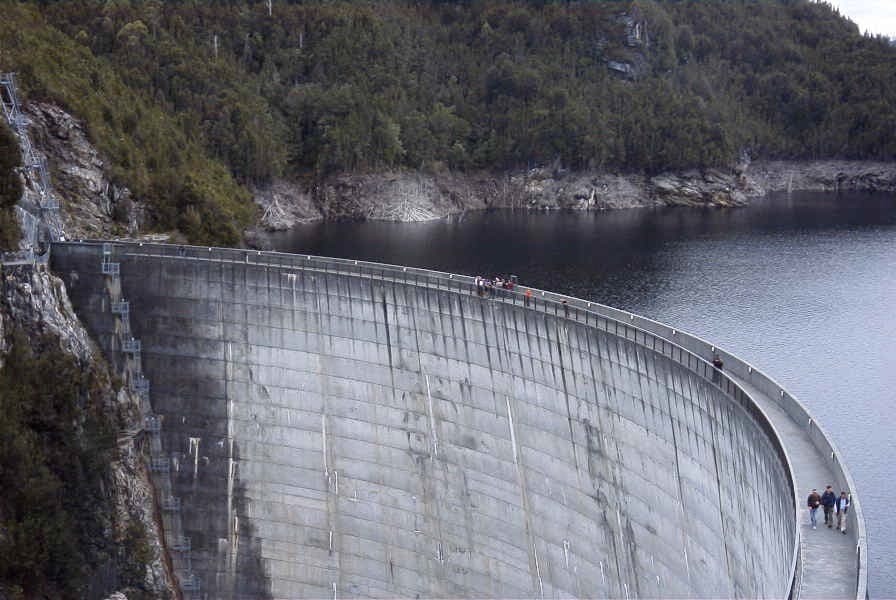 Hollow inclusion cell for dam stress monitoring.