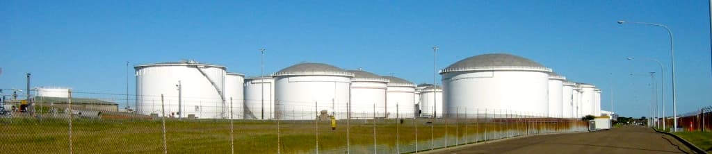 Gas storage using underground caverns